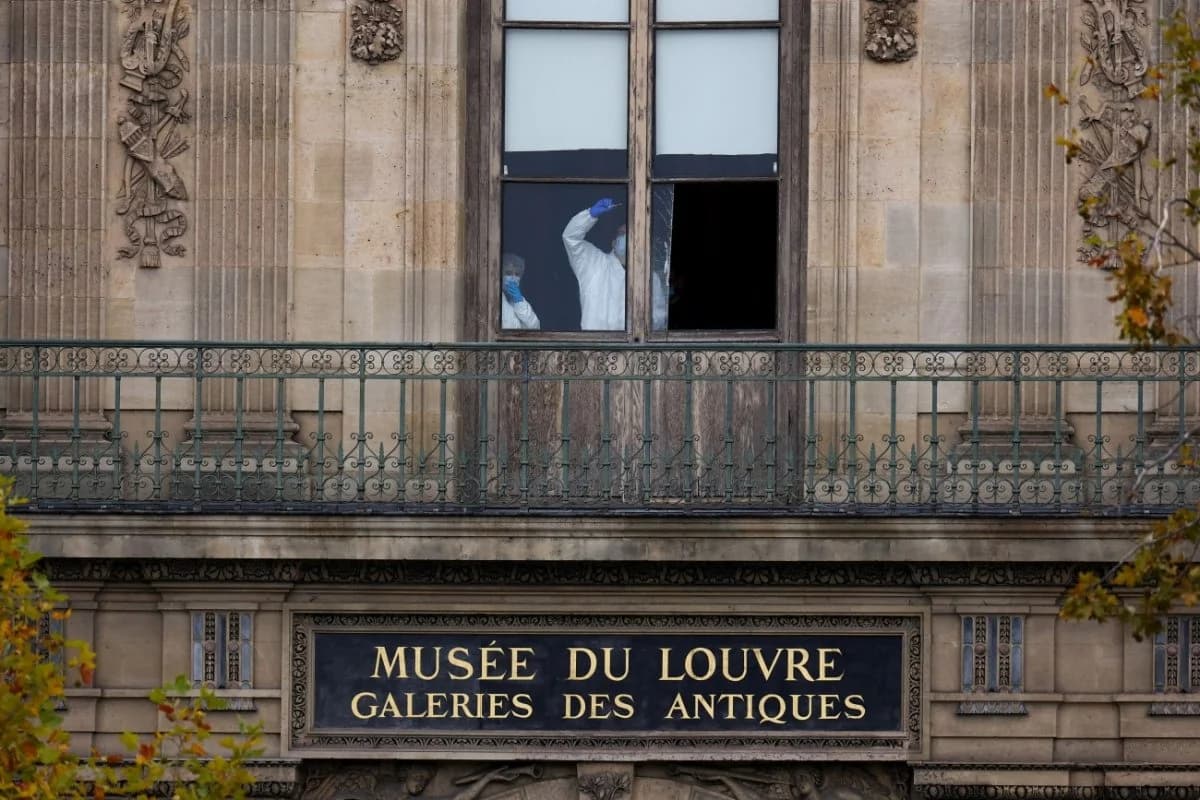 Raub im Louvre: Aussage eines Wachmanns – „Ich sah, wie sie das Glas zerschnitten“
