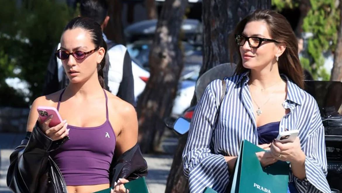 María Papageorgiou y Christina Kanellopoulou vistas en Glyfada
