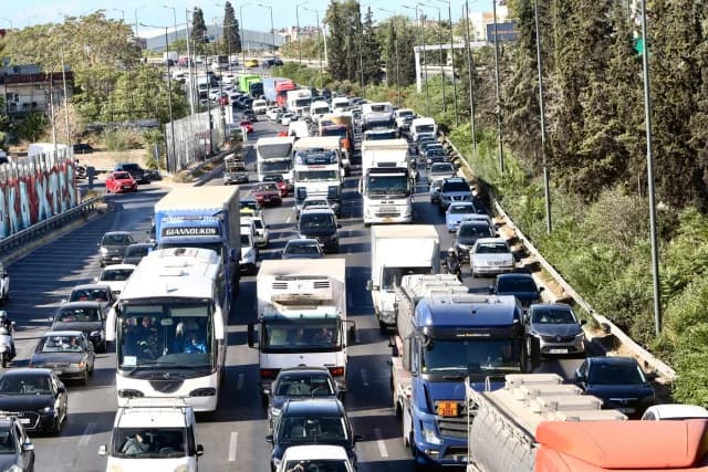 Verkehrsstau in Attika: Kifissos, Piräus, Skaramangas betroffen