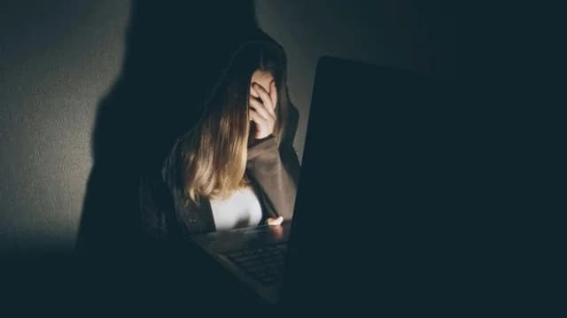 Кос: 13-летний подросток обвиняется в мести-порно с одноклассниками
