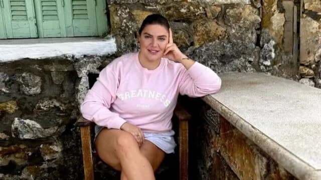 Δανάη Μπάρκα: Γυμνή φωτογραφία στην μπανιέρα