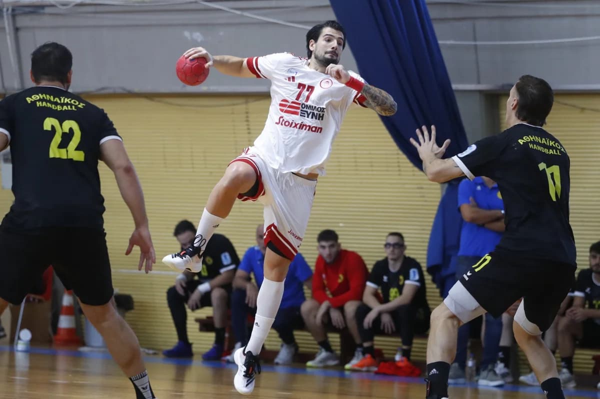 הנדבול פרמייר ליג: אולימפיאקוס וא.א.ק נשארות בלתי מנוצחות במחזור ה-7