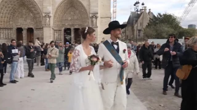 Ξυλουργός που εργάστηκε στην Παναγία των Παρισίων παντρεύτηκε στον καθεδρικό ναό