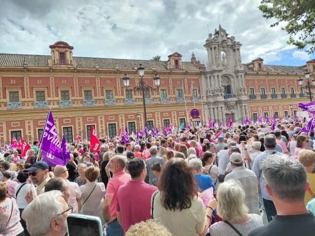Protestas en Sevilla por retrasos en resultados de mamografías