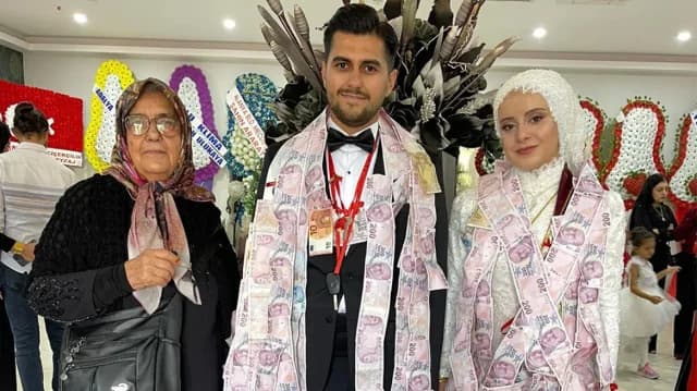 Türkei: Oma Emine schenkt Enkel Haus, Auto und Feld zur Hochzeit