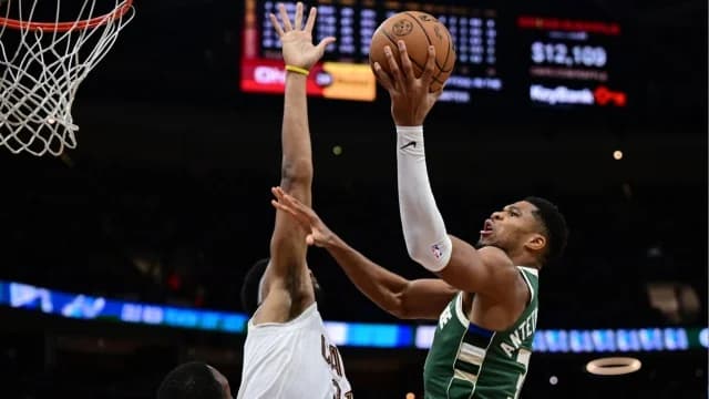 NBA: Cavaliers - Bucks 118-113, Antetokounmpo anota 40