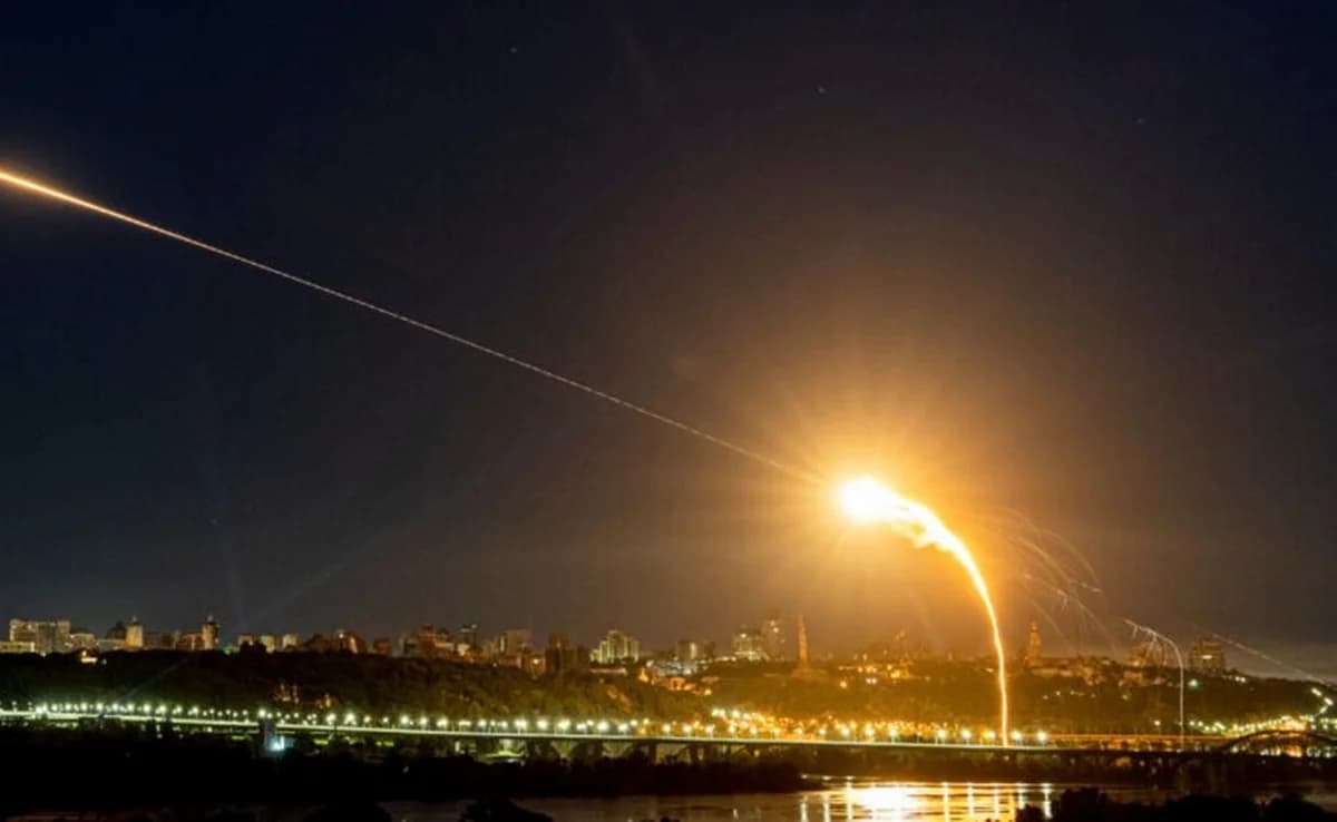 Ataque de drones ucranianos paraliza aeropuertos de Moscú