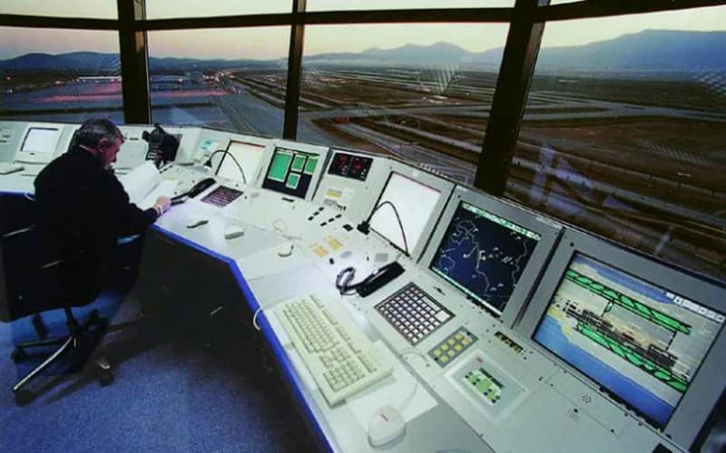 ארה"ב: בקרי טיסה מחפשים עבודות זמניות עקב הקפאת שכר