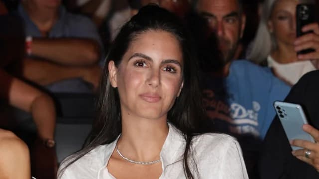 אלכסנדרה ניקה: תמונה של בנה מחזיק בדגל יוון