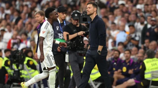 Vinícius se disculpa públicamente, pero no a Alonso