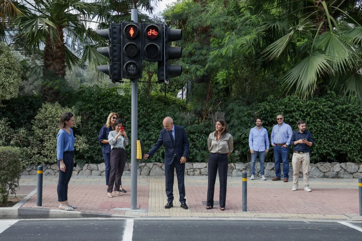 Nikosia: Weibliche Figuren ersetzen männliche Symbole auf Ampeln