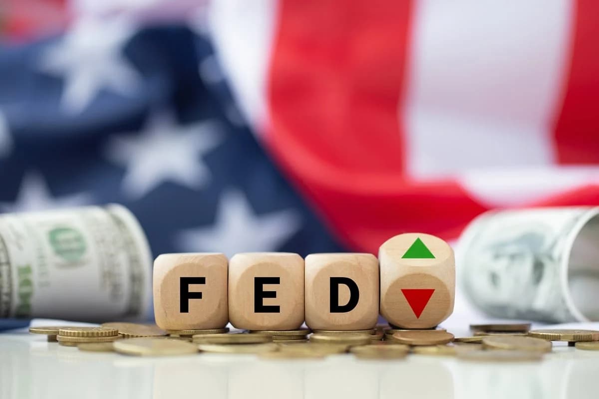 La Fed Reduce las Tasas de Interés por Preocupaciones de Liquidez