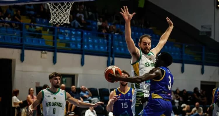 ניצחון לפטרולינה אאק על CSM קורונה בראשוב בגביע היורופקאפ של פיב"א