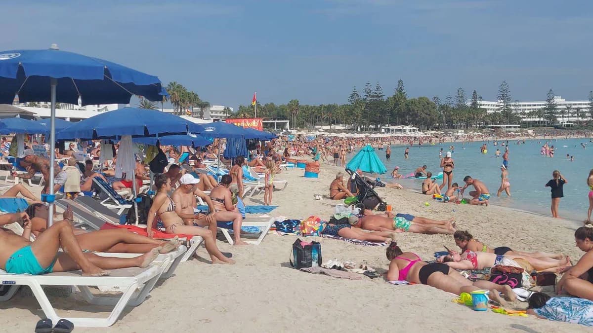 חוף ניסי: חוף הומה בנובמבר