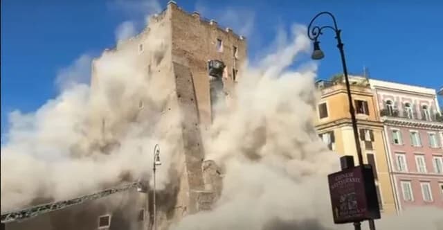 Roma: Torre se Derrumba Parcialmente Cerca del Coliseo - Heridos Reportados