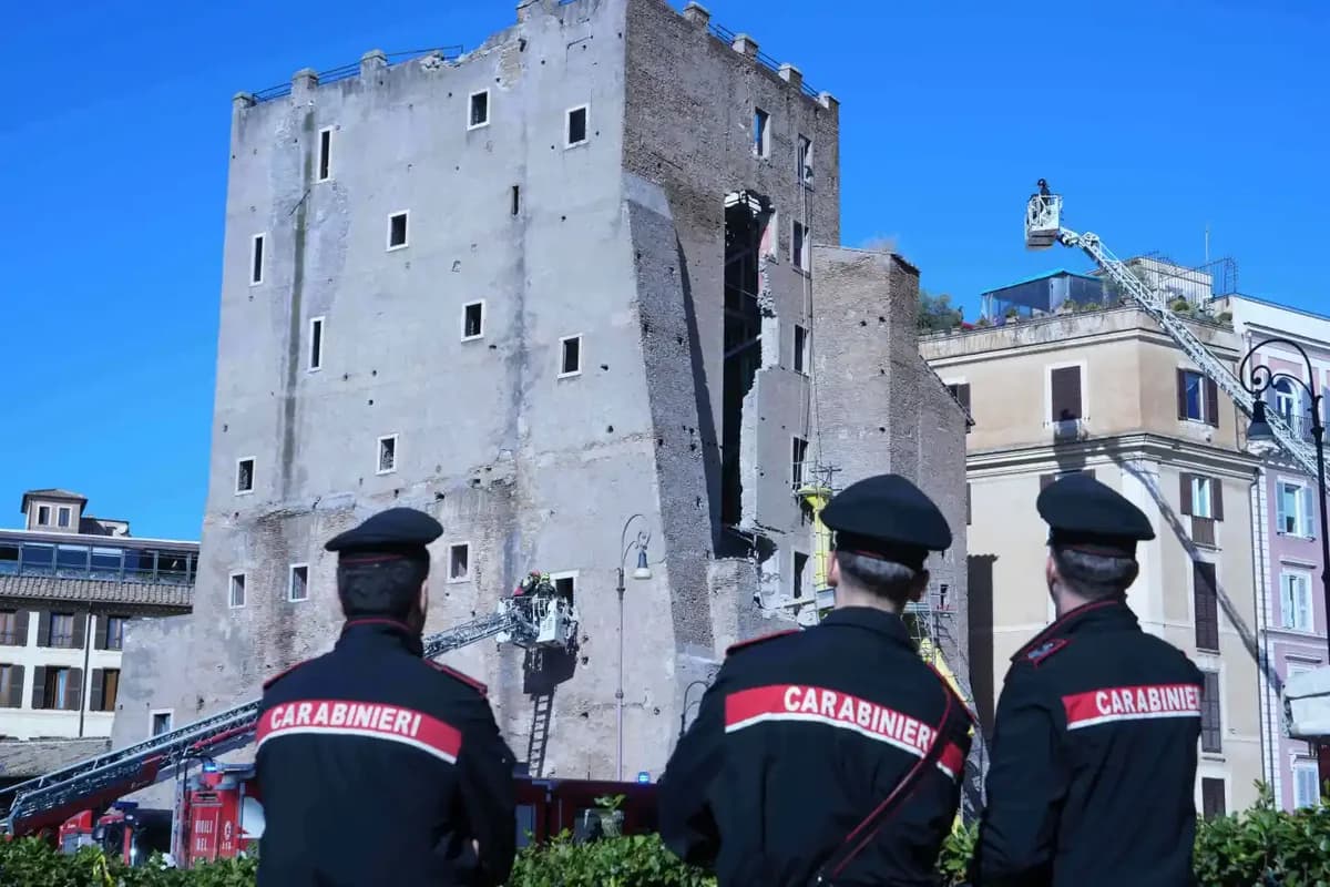 Rom: Mittelalterlicher Turm stürzt ein - Mindestens drei Verletzte