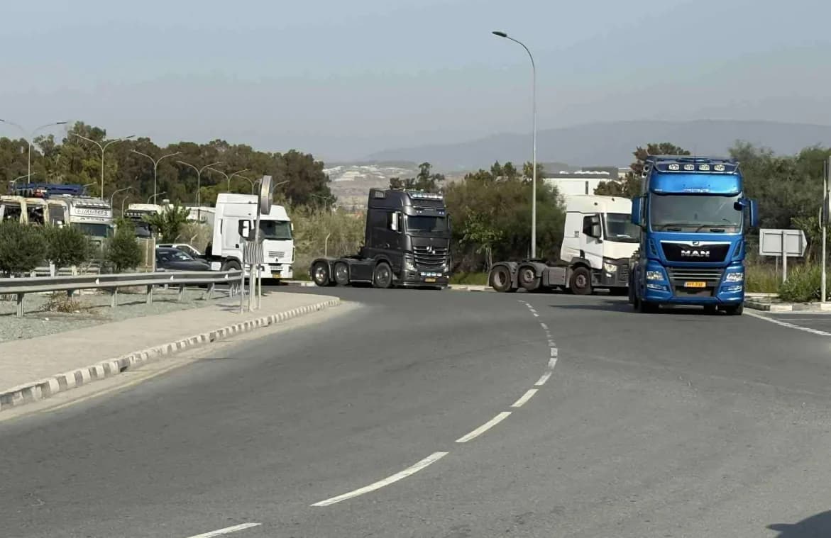 Eurogate καλεί σε διάλογο τους μεταφορείς, ανησυχία ΟΕΒ για την απεργία
