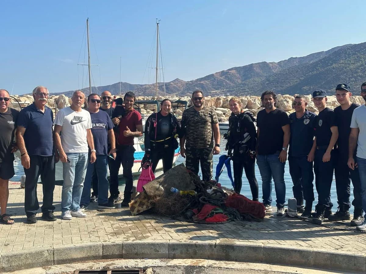 Εκστρατεία καθαρισμού στο λιμανάκι Πωμού: Συγκεντρώθηκαν 1100 κιλά απορριμμάτων