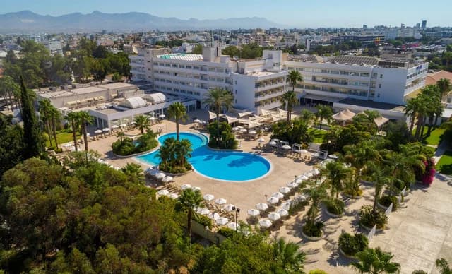 24 часа в Hilton Nicosia: Отдых в самом сердце Энгоми