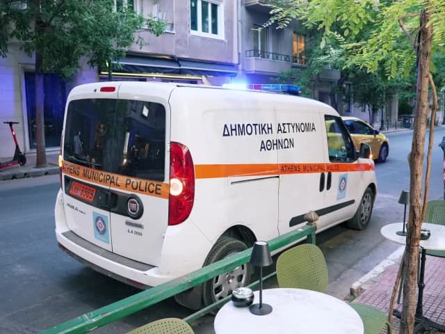 Athen: 13 Geschäfte wegen widerrechtlicher Aneignung öffentlichen Raums geschlossen
