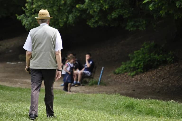 Caminar y Alzheimer: Incluso unos pocos kilómetros al día ralentizan la progresión