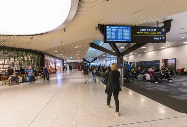 Melbourne: Powerbank-Brand am Flughafen verletzt Passagier