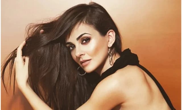 Angeliki Daliani: Rara aparición con su hija en el estreno de Cats