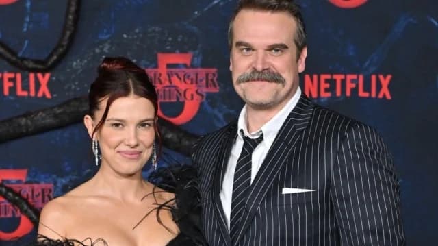 Παραγωγός του «Stranger Things»: Ανακριβείς οι φήμες για Μίλι Μπόμπι Μπράουν και Ντέιβιντ Χάρμπουρ