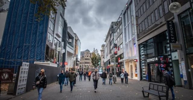 Deutschland: Sicherheitsbedenken steigen, Migration Top-Thema