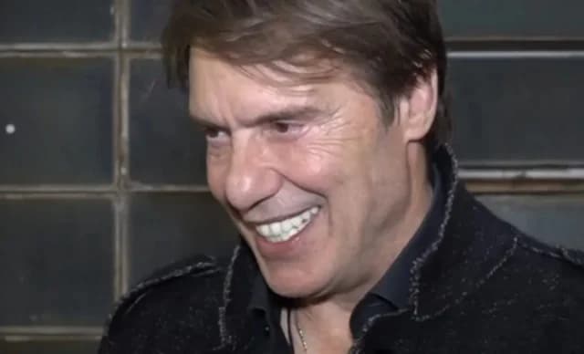 Stratos Tzortzoglou: Revela Incidente de Acoso Sexual