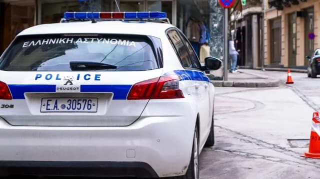 Πάτρα: Σύλληψη για οπλοφορία έξω από κλαμπ - Ναρκωτικά στο σπίτι