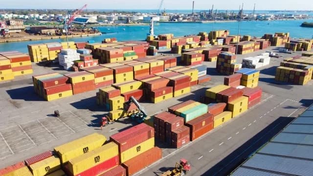 Κίνα: Αναστέλλει λιμενικά τέλη σε αμερικανικά πλοία