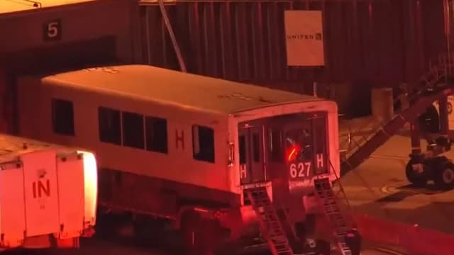 华盛顿杜勒斯机场巴士撞上码头：18人受伤