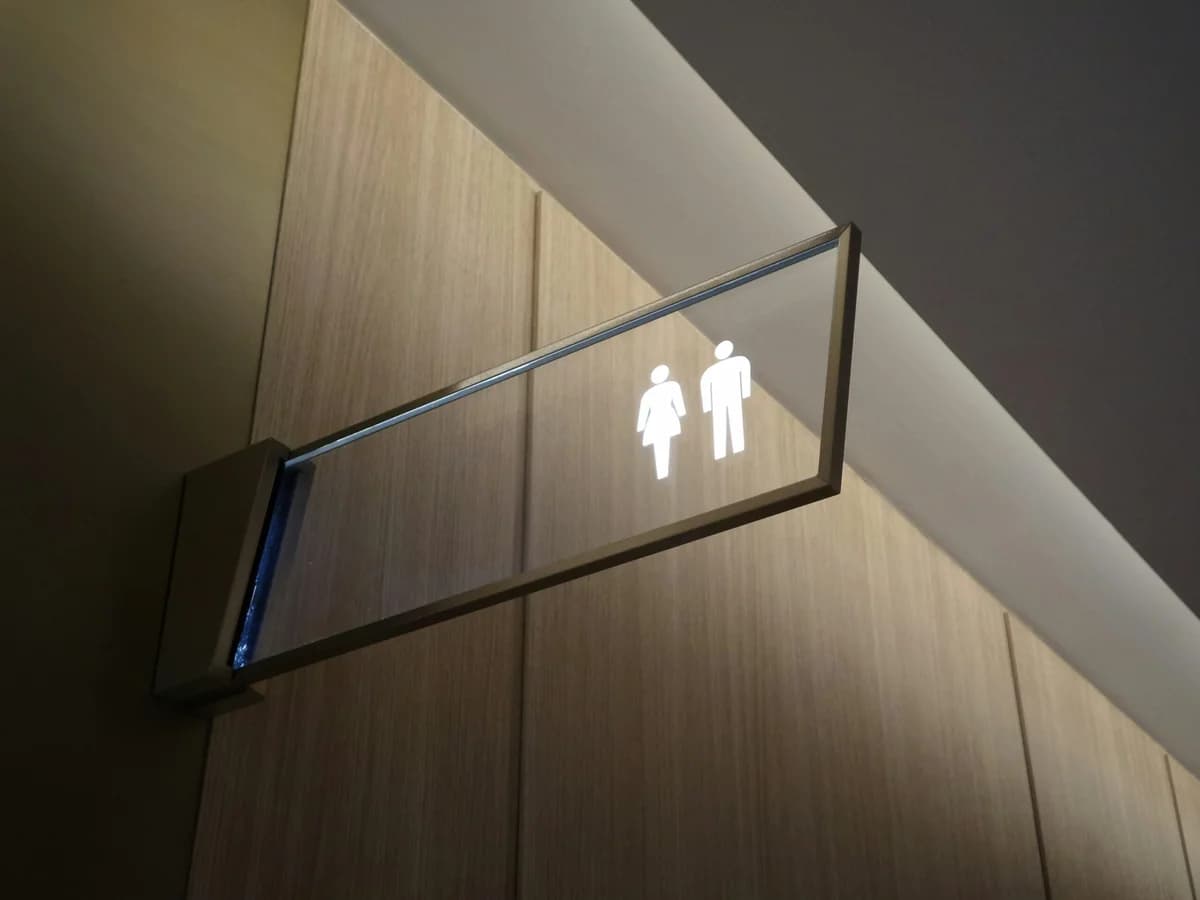 Thessaloniki: Mitarbeiter filmte Kundinnen auf Toilette
