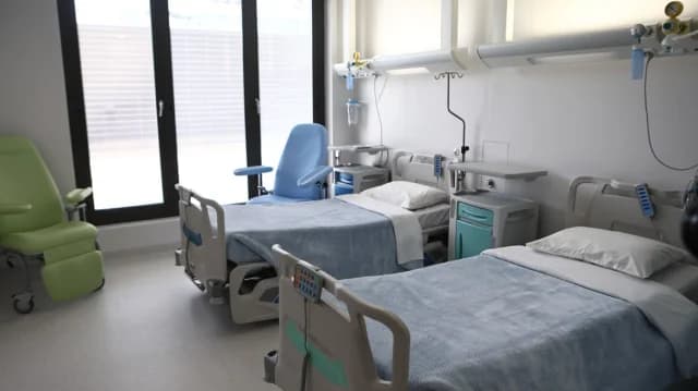 阿凯亚：3岁儿童从墙上坠落后死亡