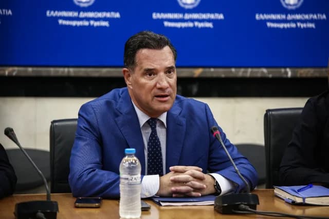 Adonis Georgiadis reist von Chios nach Alonnisos, um Klinik zu eröffnen