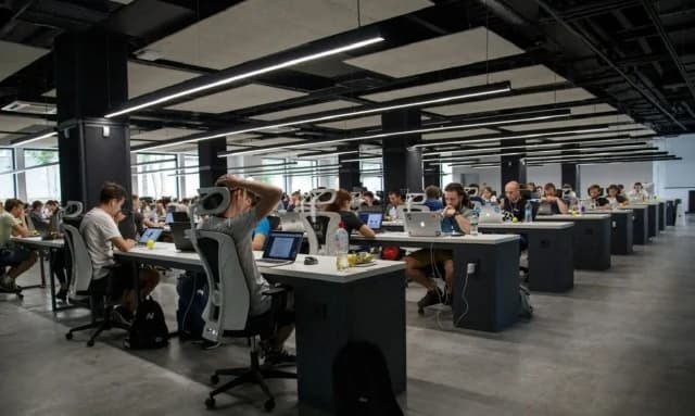 OCDE: El 71% de las empresas griegas tiene dificultades para encontrar personal