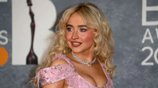 Sabrina Carpenter wird im Remake von 'Alice im Wunderland' mitspielen
