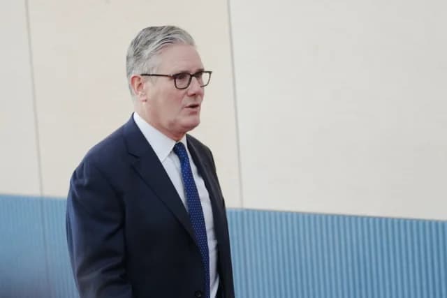 UK Health Secretary Denies Plans to Oust Starmer