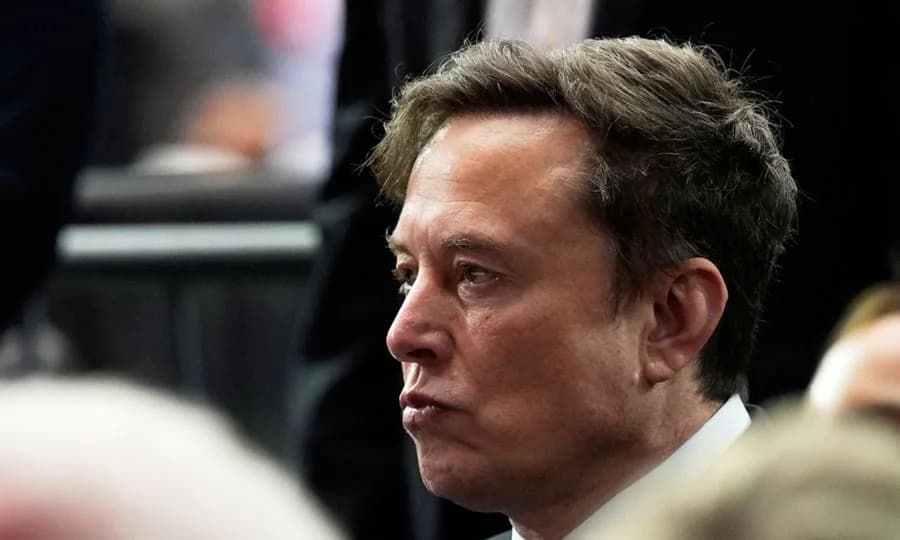 Multan a la empresa de Elon Musk por eliminación ilegal de residuos
