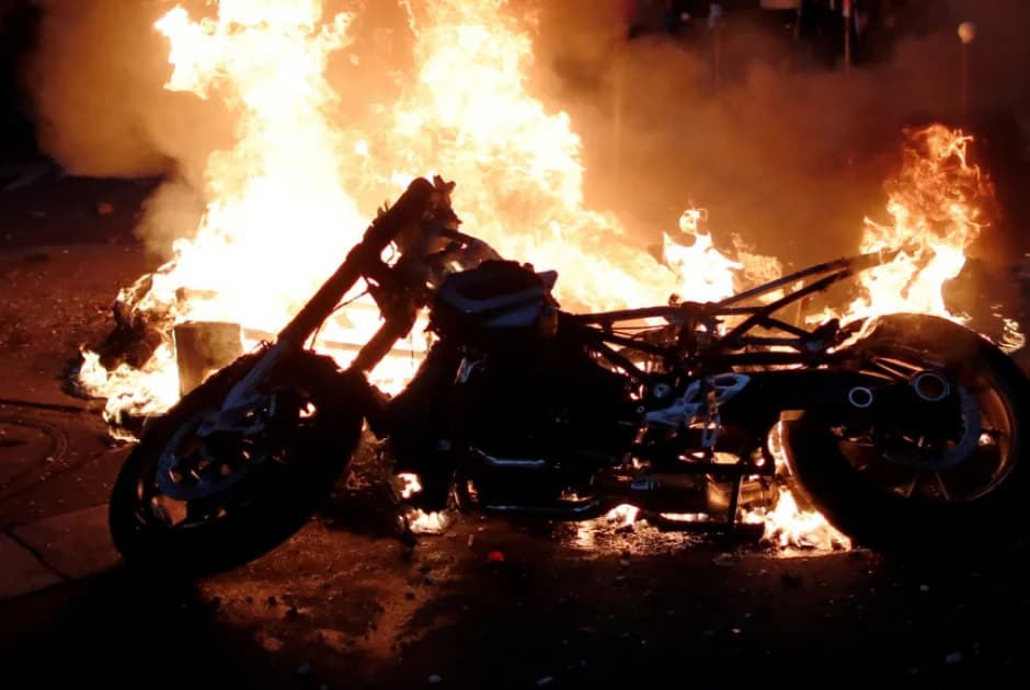 Motocicleta Destruida por Fuego en Limassol