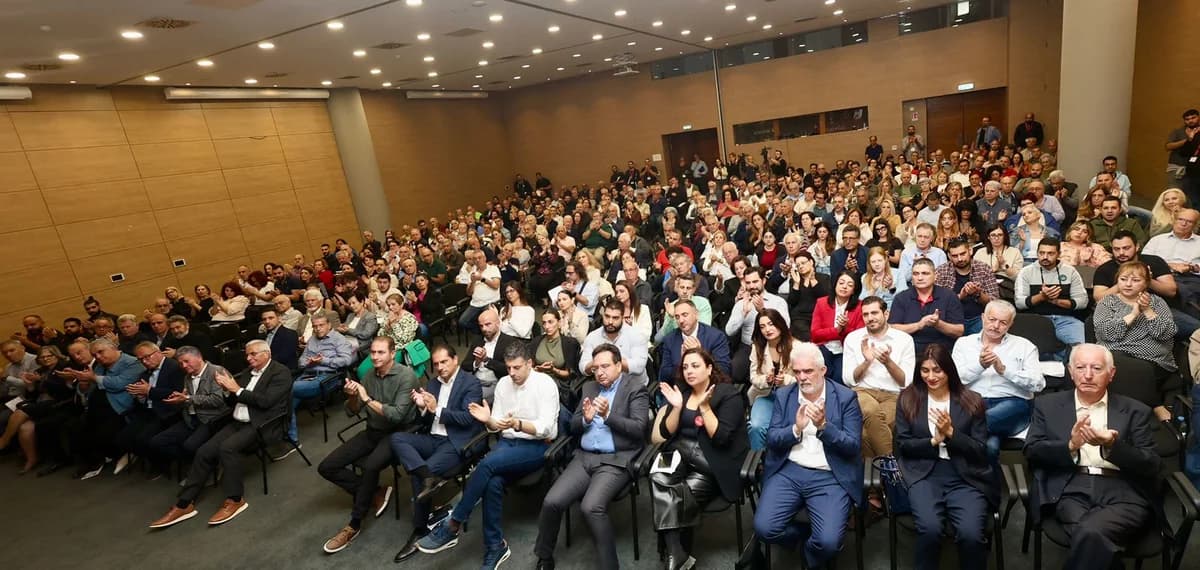 AKEL: Die 19 Kandidaten für die Provinz Nikosia
