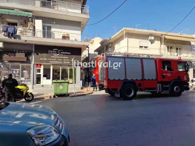 Πυρκαγιά σε διαμέρισμα στη Θεσσαλονίκη: Εκκενώθηκε πολυκατοικία, δύο τραυματίες