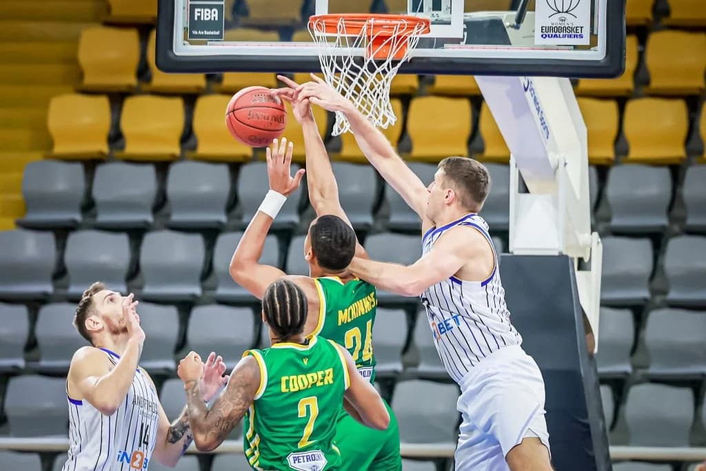 Petrolina AEK vence a Anorthosis en la Liga de Baloncesto ECOMMBX