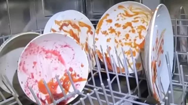 Viral βίντεο: Τι συμβαίνει μέσα στο πλυντήριο πιάτων;