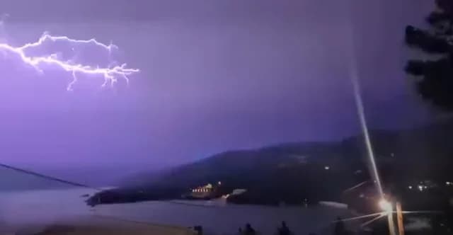 Severe Weather: Lightning Strikes Syvota, Rain in Epirus