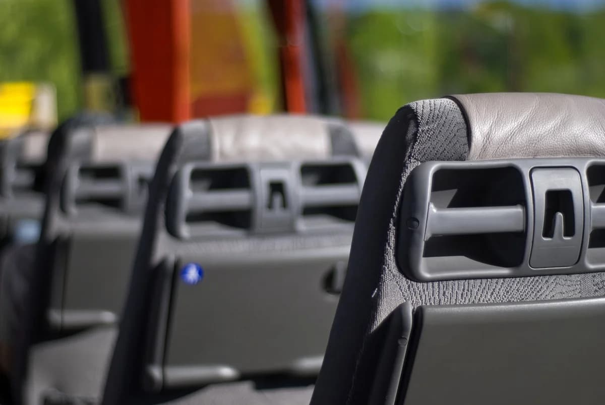 Servicios de autobús escolar normales para primaria, cambios para secundaria