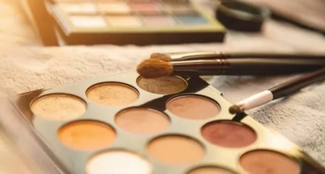 Απολύμανση προϊόντων μακιγιάζ: Συμβουλές από επαγγελματίες