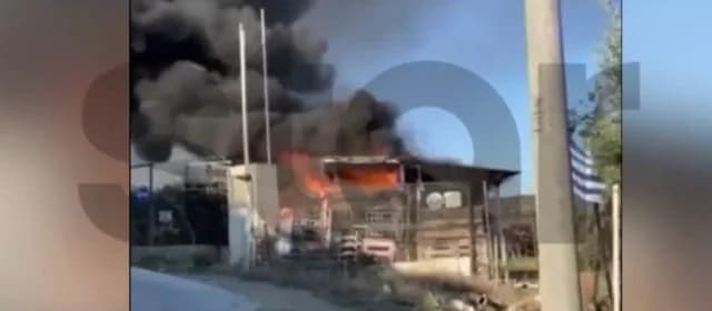 Rescate dramático de un anciano de una caravana en llamas en Kavala