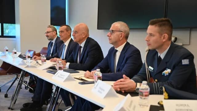 Dendias in Stanford: Sicherheitsherausforderungen in der EU und im östlichen Mittelmeer